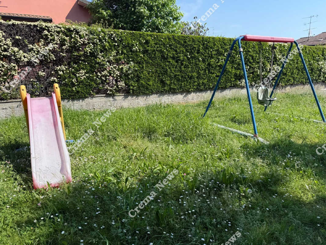 Capralba - Erba alta e giochi rotti 