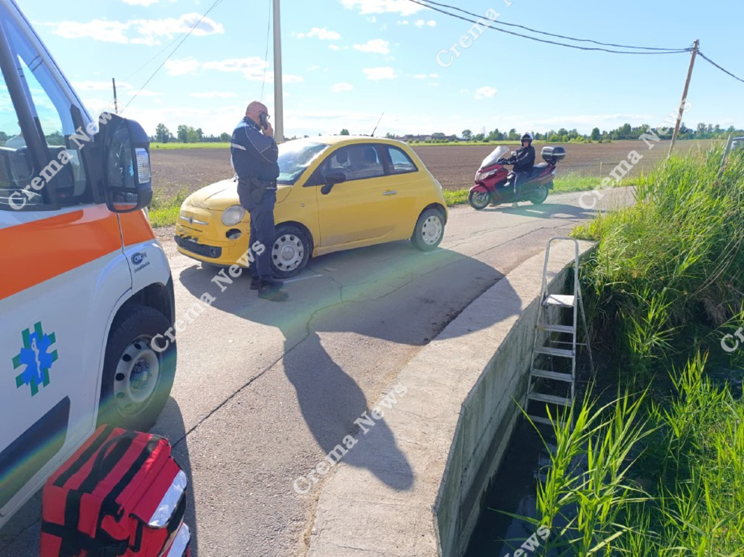 Sergnano - Ciclista contro un'auto