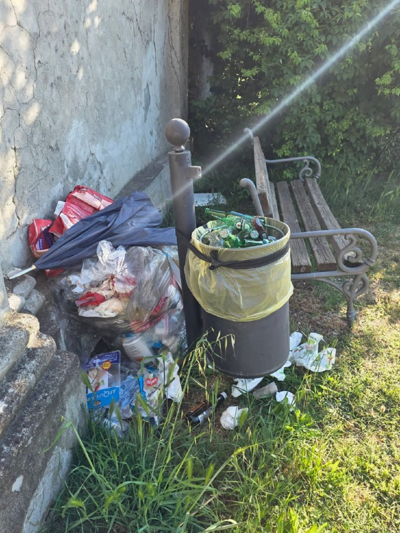 Madignano - Dopo la festa, rifiuti lasciati a terra