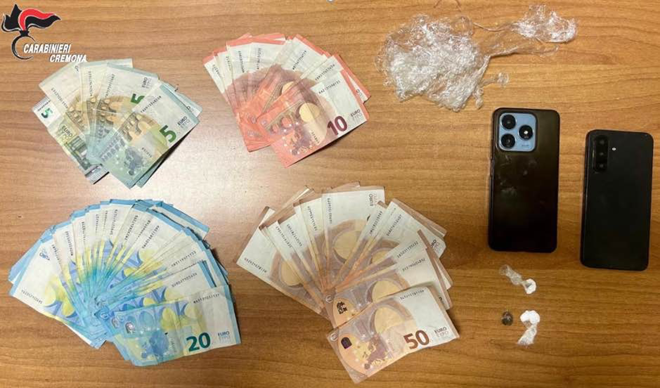 Dal territorio - Fuga nei campi con droga e contanti