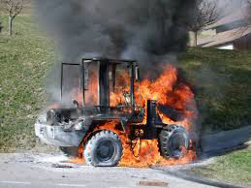 Scannabue - Trattore prende fuoco