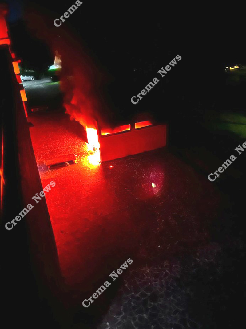 Crema - Incendio doloso in piazza Di Rauso