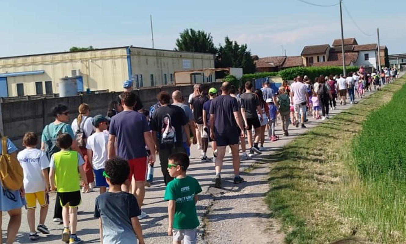 Castelleone - In 200 fanno quattro passi per la scuola