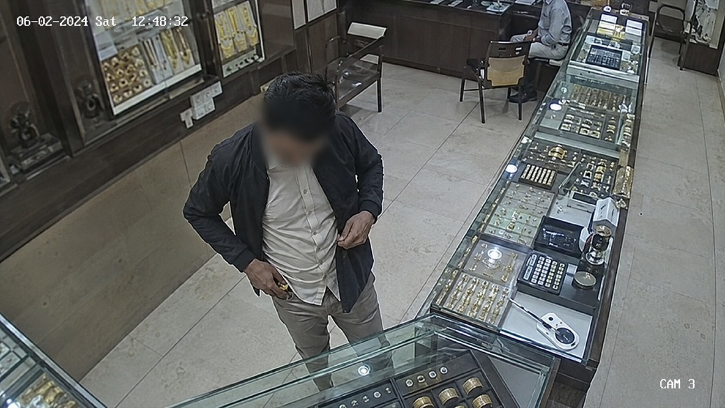 Dal territorio - Rubano in gioielleria, presi