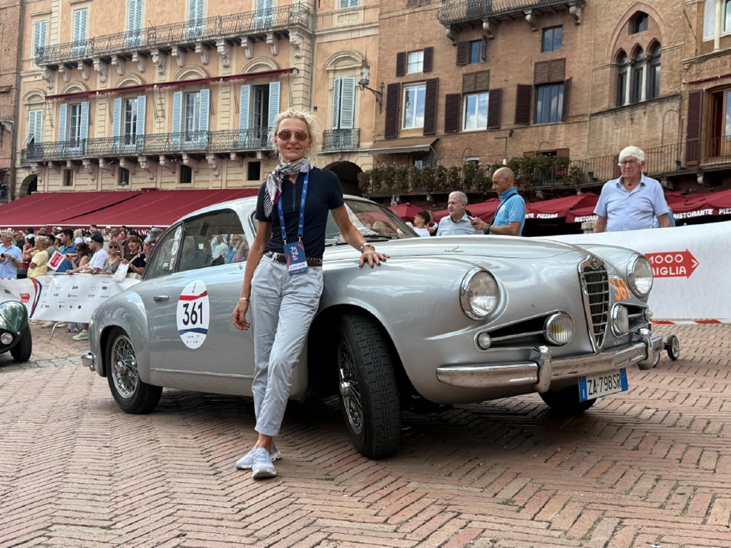 Crema - Una cremasca alla Mille Miglia