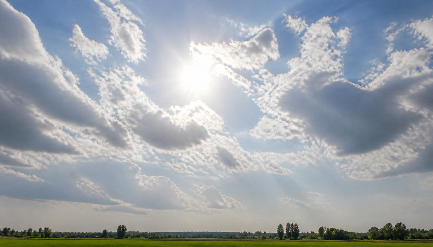 Sole e nuvole estive