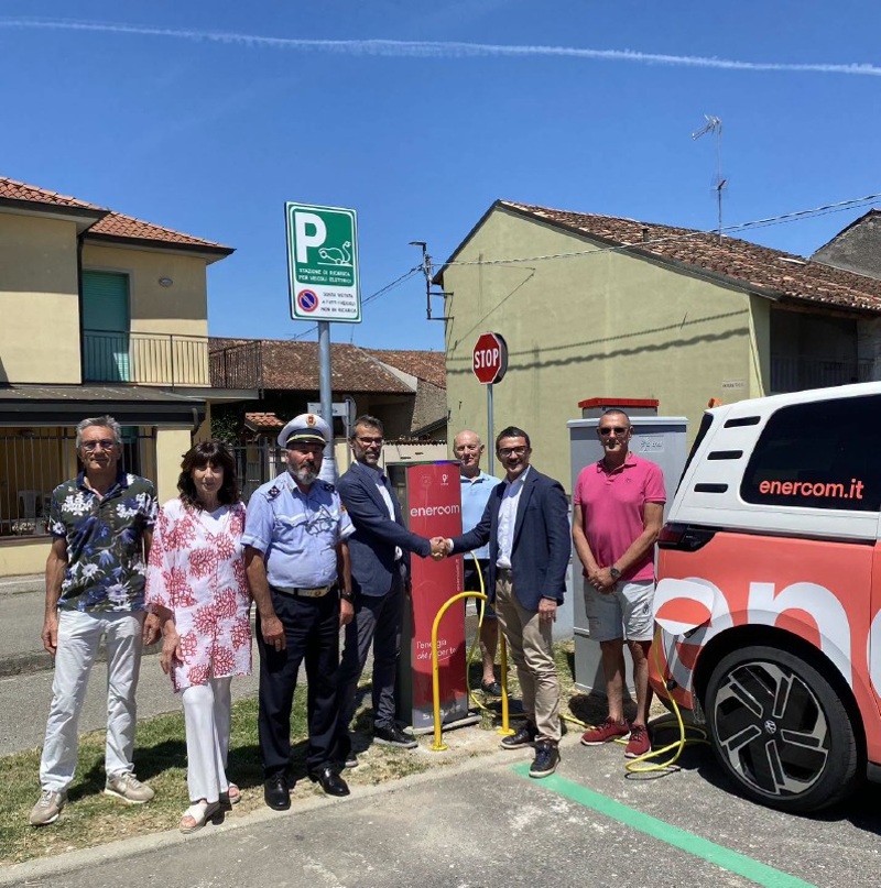 Cremosano - Due colonnine per i veicoli elttrici