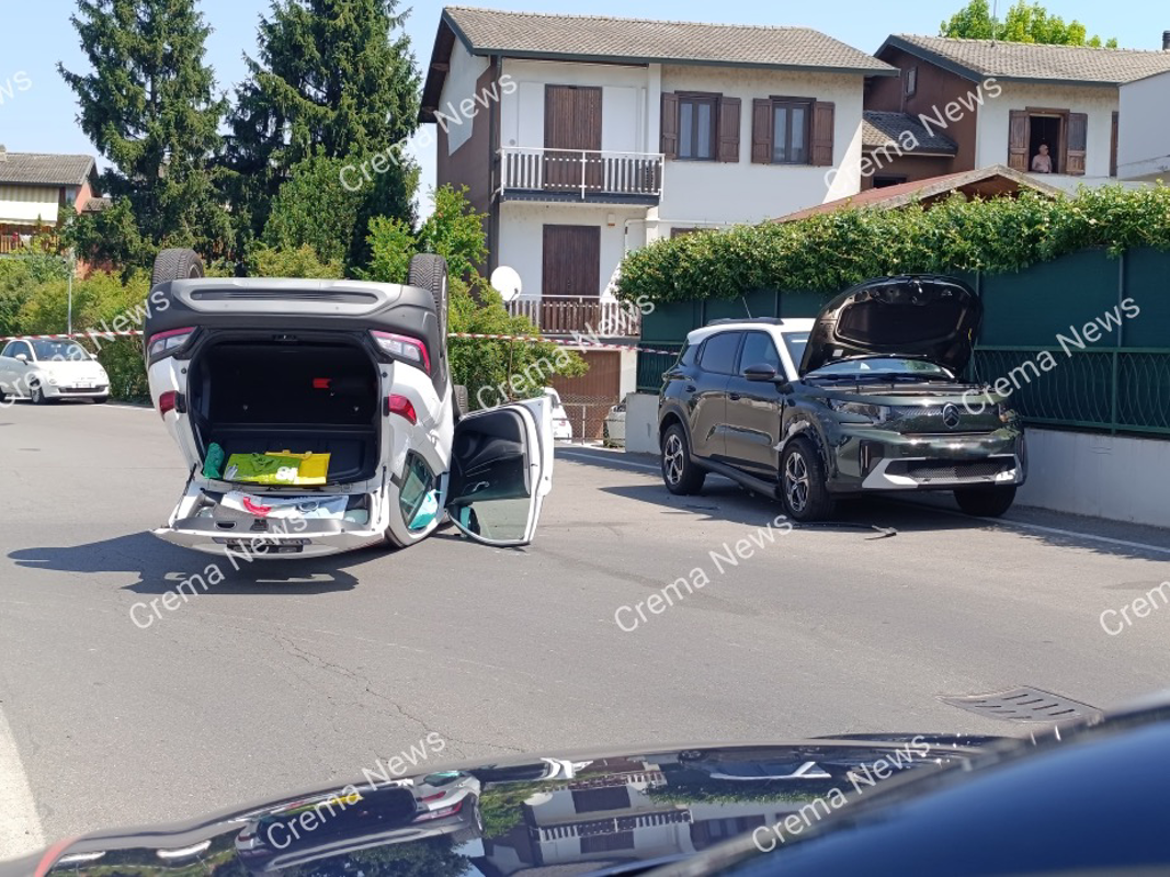 Spino d’Adda - Prende un’auto e si ribalta