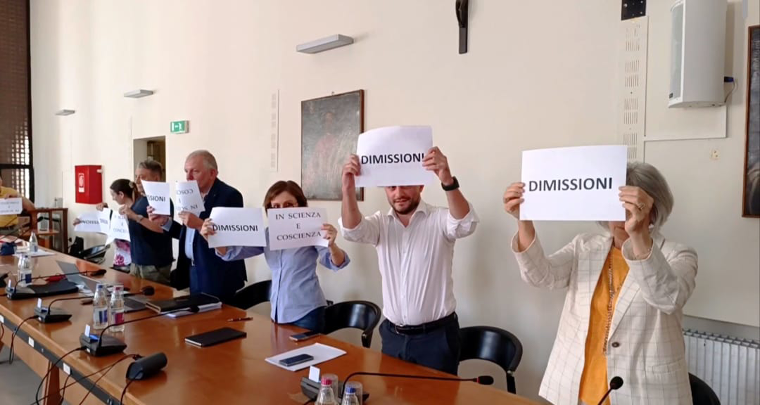 Crema - Bagarre in consiglio