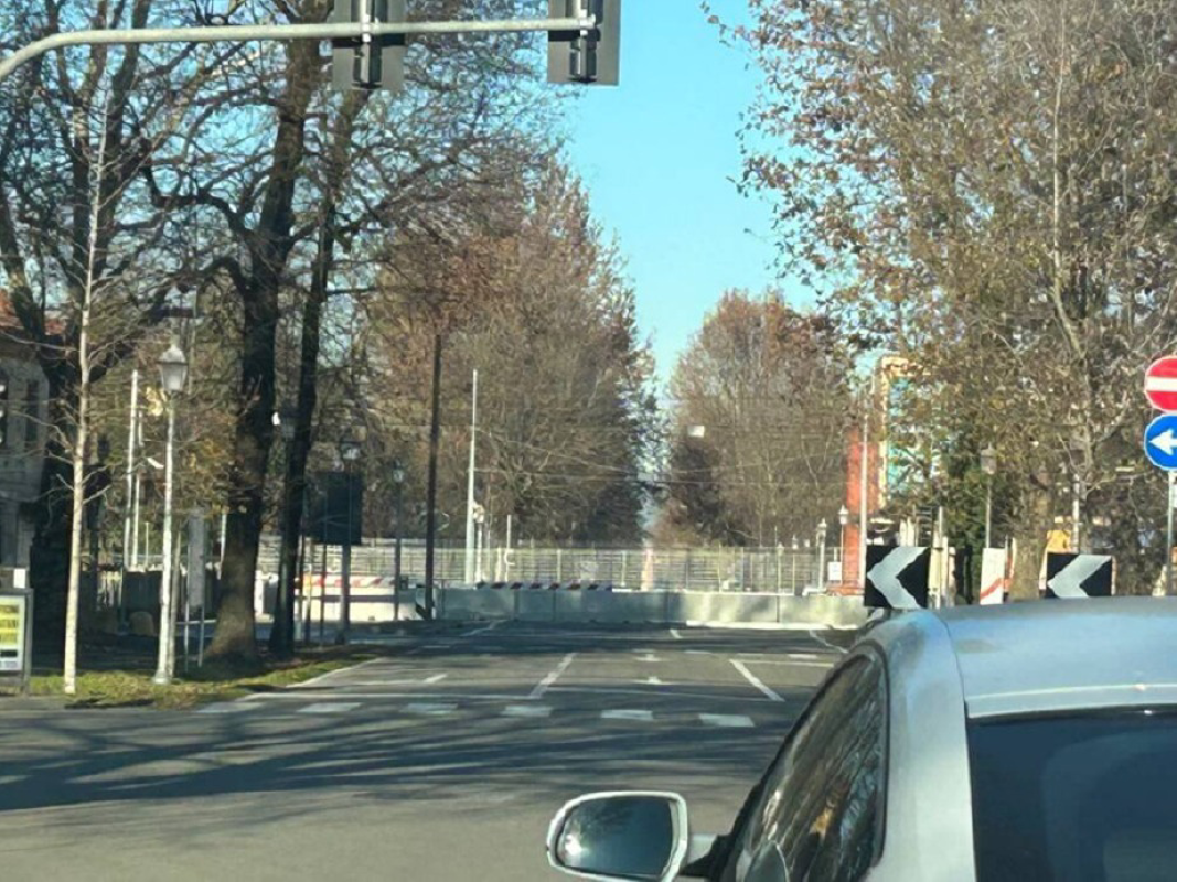 Crema - Esposto alla Prefettura