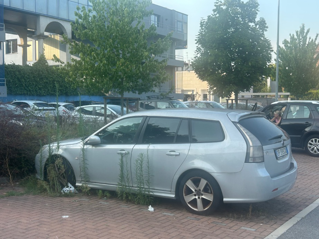 Crema - Auto abbandonata