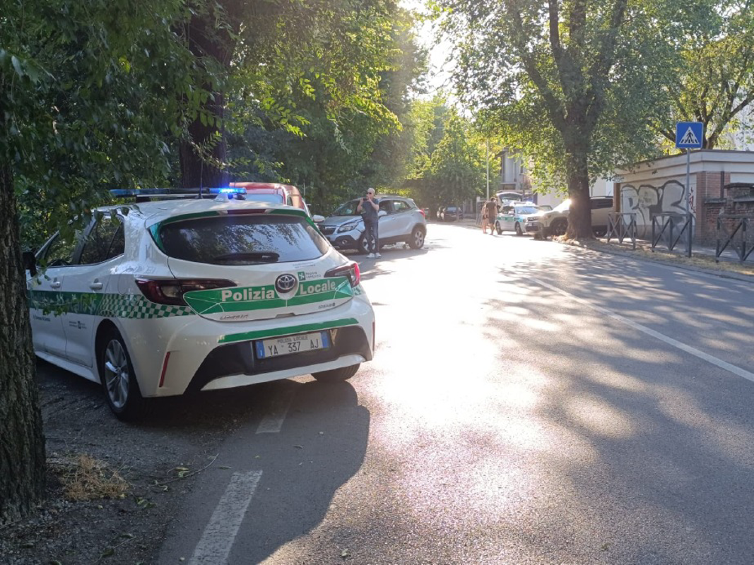 Crema - Niente stop e prende un'infinità di auto
