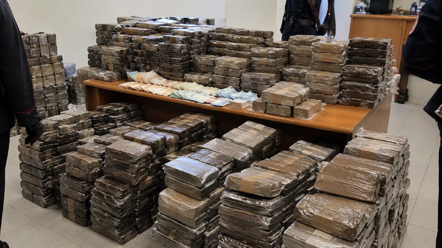 Dal territorio - Oltre 275 chili di hashish in casa, arrestati