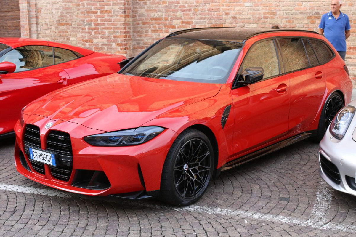 Castelleone - Le supercar animano il centro storico 