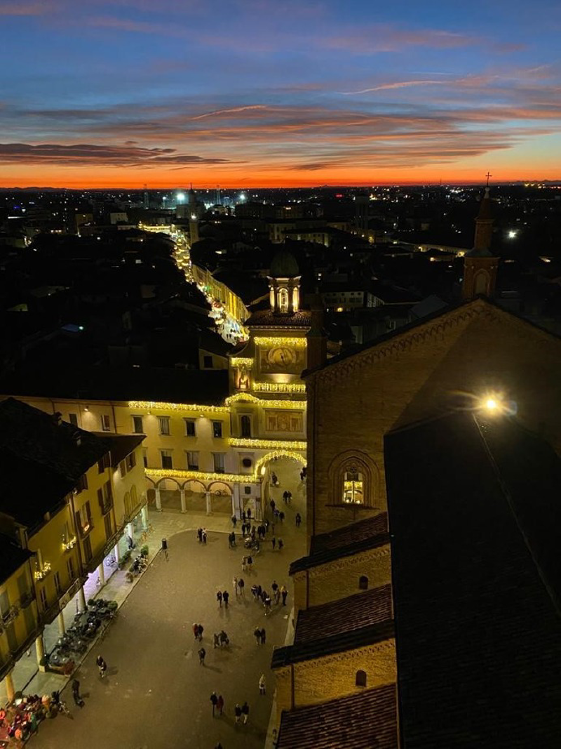 Crema - Sul campanile anche di sera