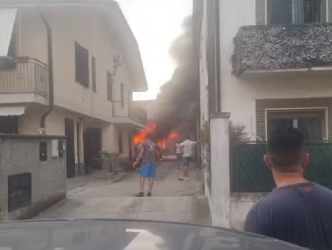 Trescore - Fuoco devasta la collezione di motori