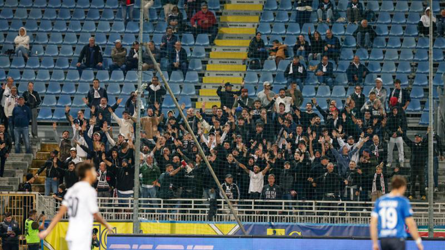 Calcio -  Niente bevande? E noi ce ne andiamo