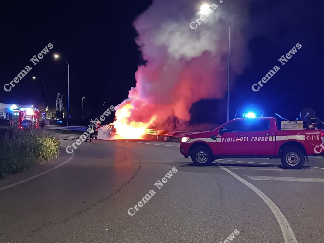Vaiano - Auto a fuoco