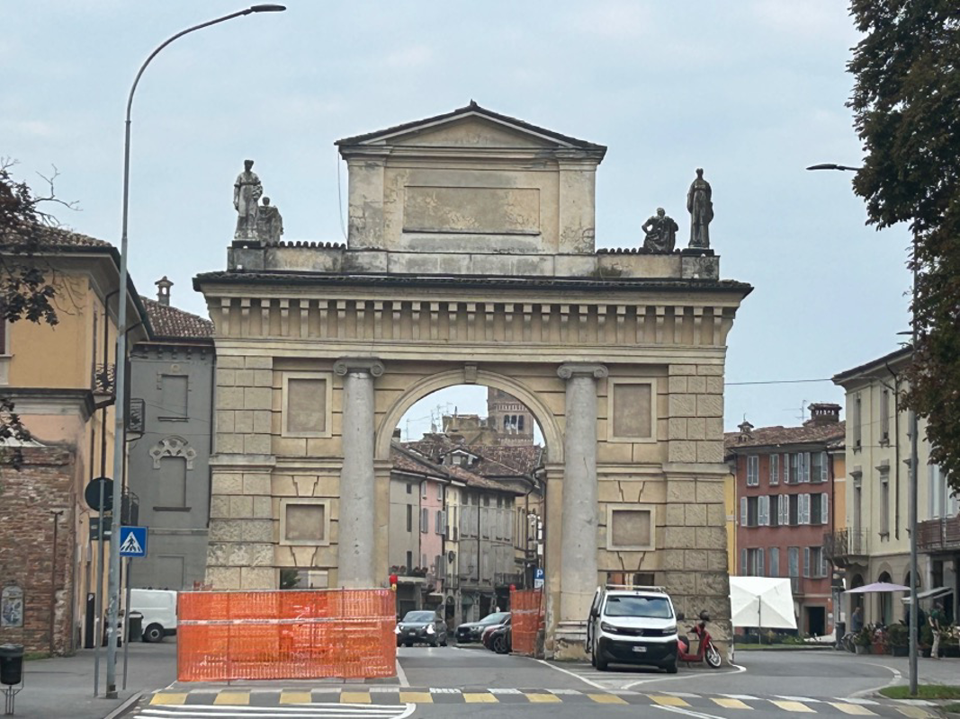 Crema - Parte il restauro di Porta Serio