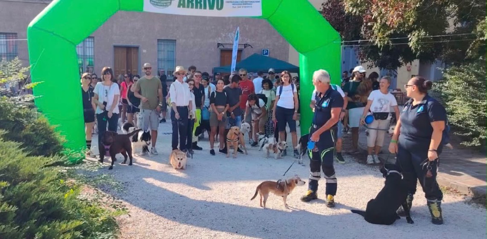 Chieve - In tanti alla camminata a sei zampe