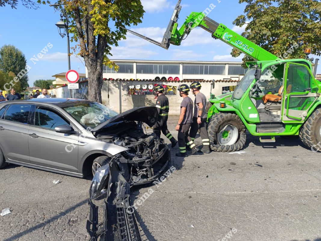 Izano - Auto contro manitou
