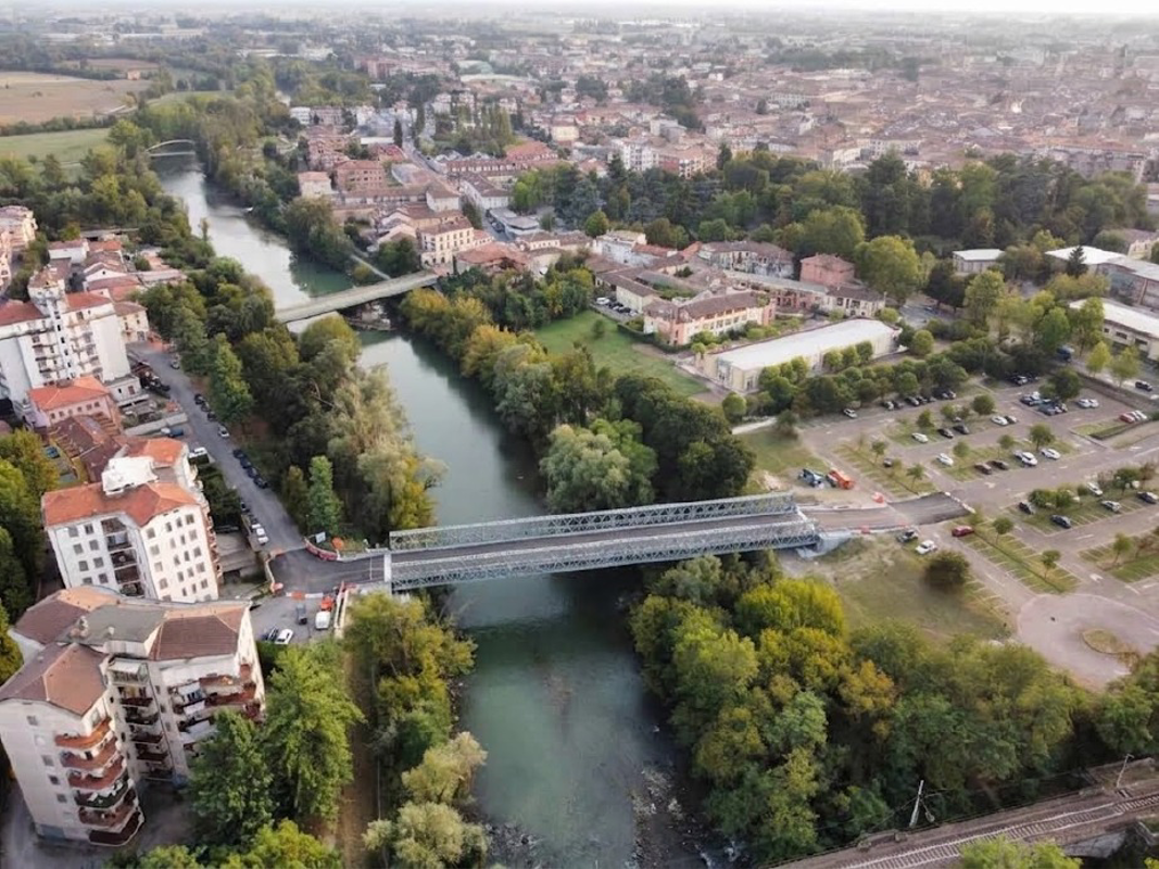 Crema - Il ponte provvisorio è vitale