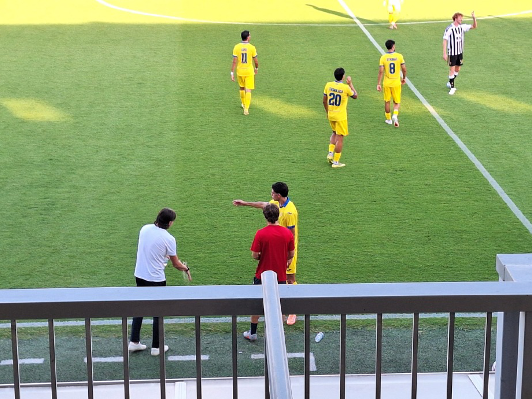 Calcio - Pergo bello a metà